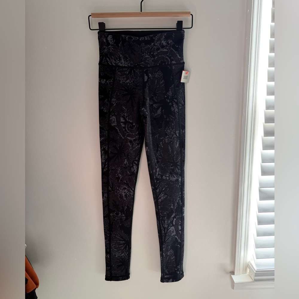 Sweaty Betty Reversible Black and Gray Patterned Leggings